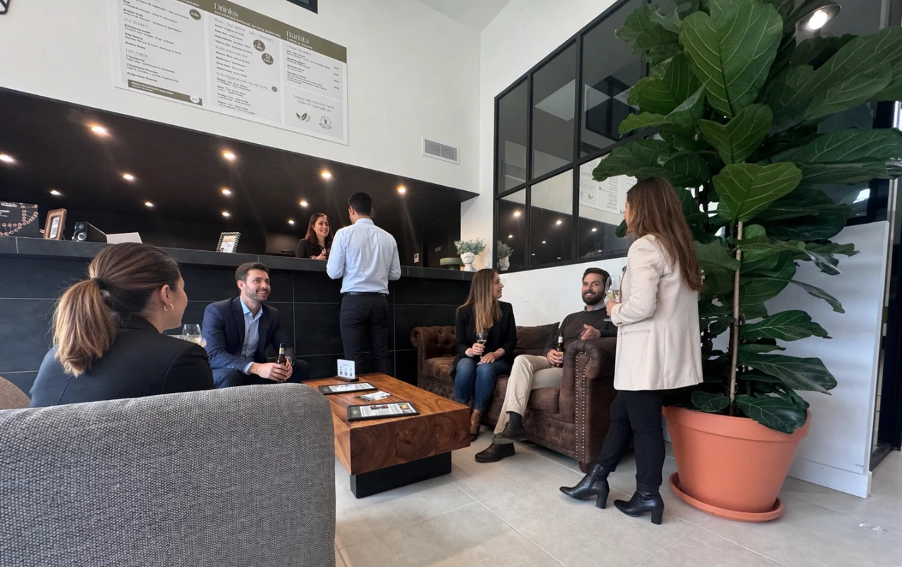 Réunions &amp; séminaires Formations (bien-être, esthétique, coiffure, business, entrepreneuriat…) Ateliers créatifs Conférences &amp; masterclass Expositions &amp; pop-up stores Afterworks &amp; soirées networking Team building Vide-dressing &amp; événements privés EVJF / EVG Préparation de mariage Anniversaire